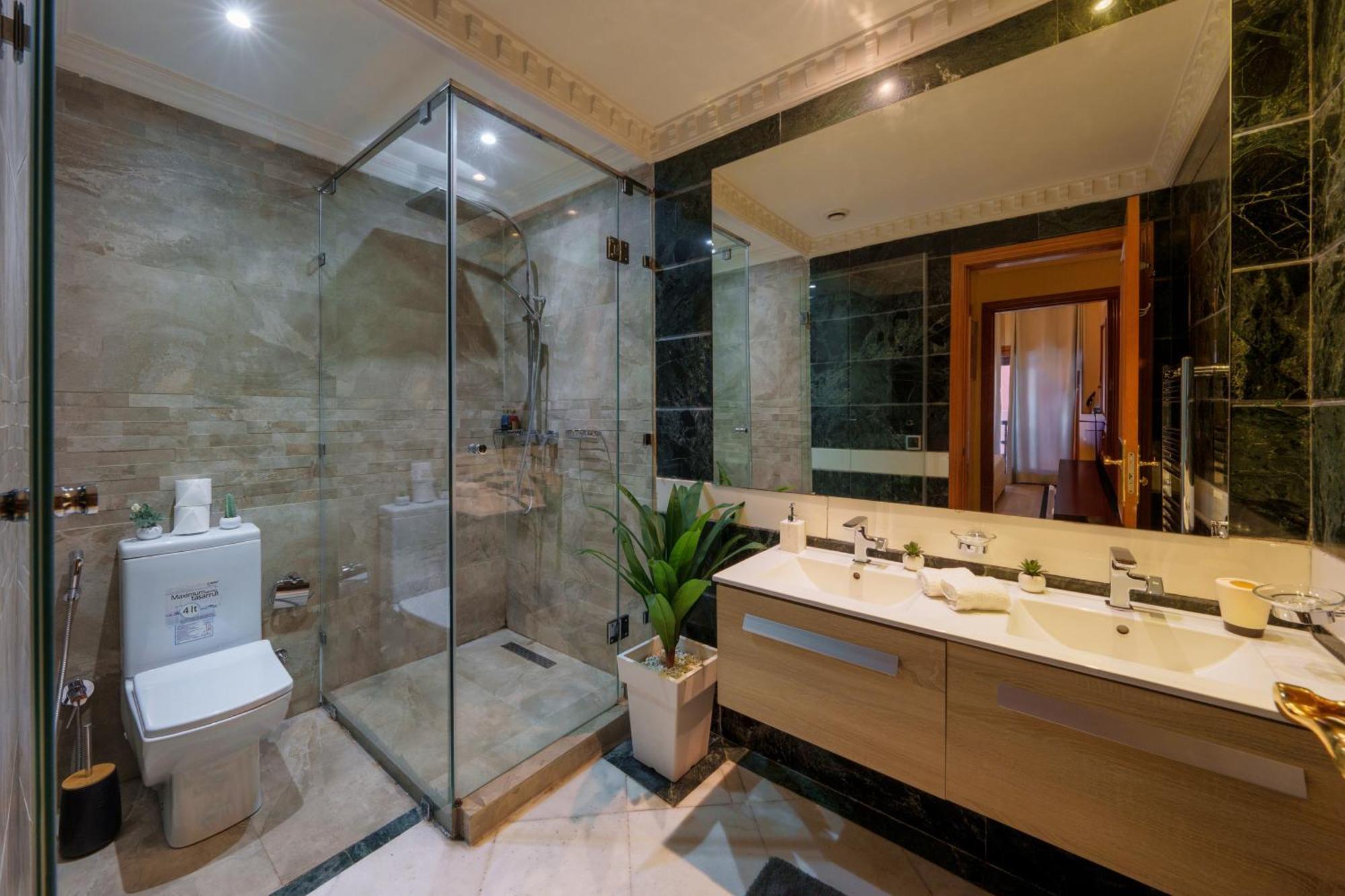 Appartement Haut Standing Gueliz Plaza Avec Vue Marrakesh Bagian luar foto