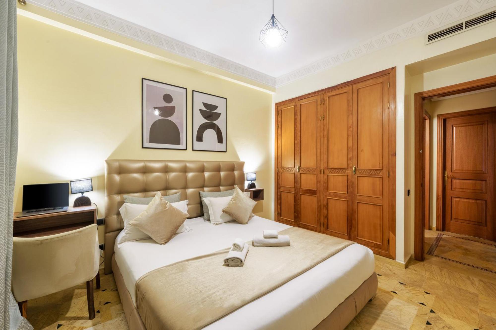 Appartement Haut Standing Gueliz Plaza Avec Vue Marrakesh Bagian luar foto