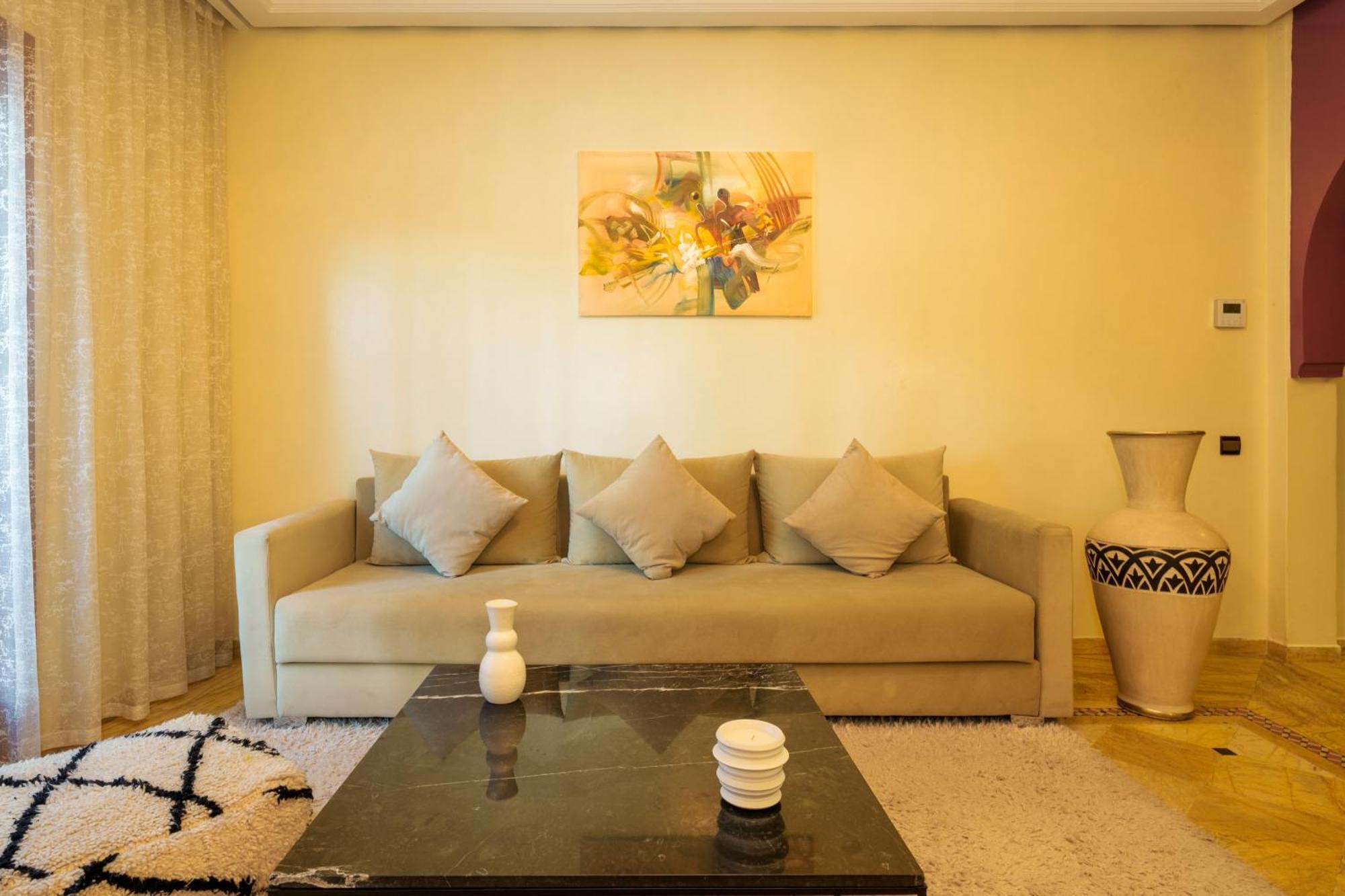 Appartement Haut Standing Gueliz Plaza Avec Vue Marrakesh Bagian luar foto