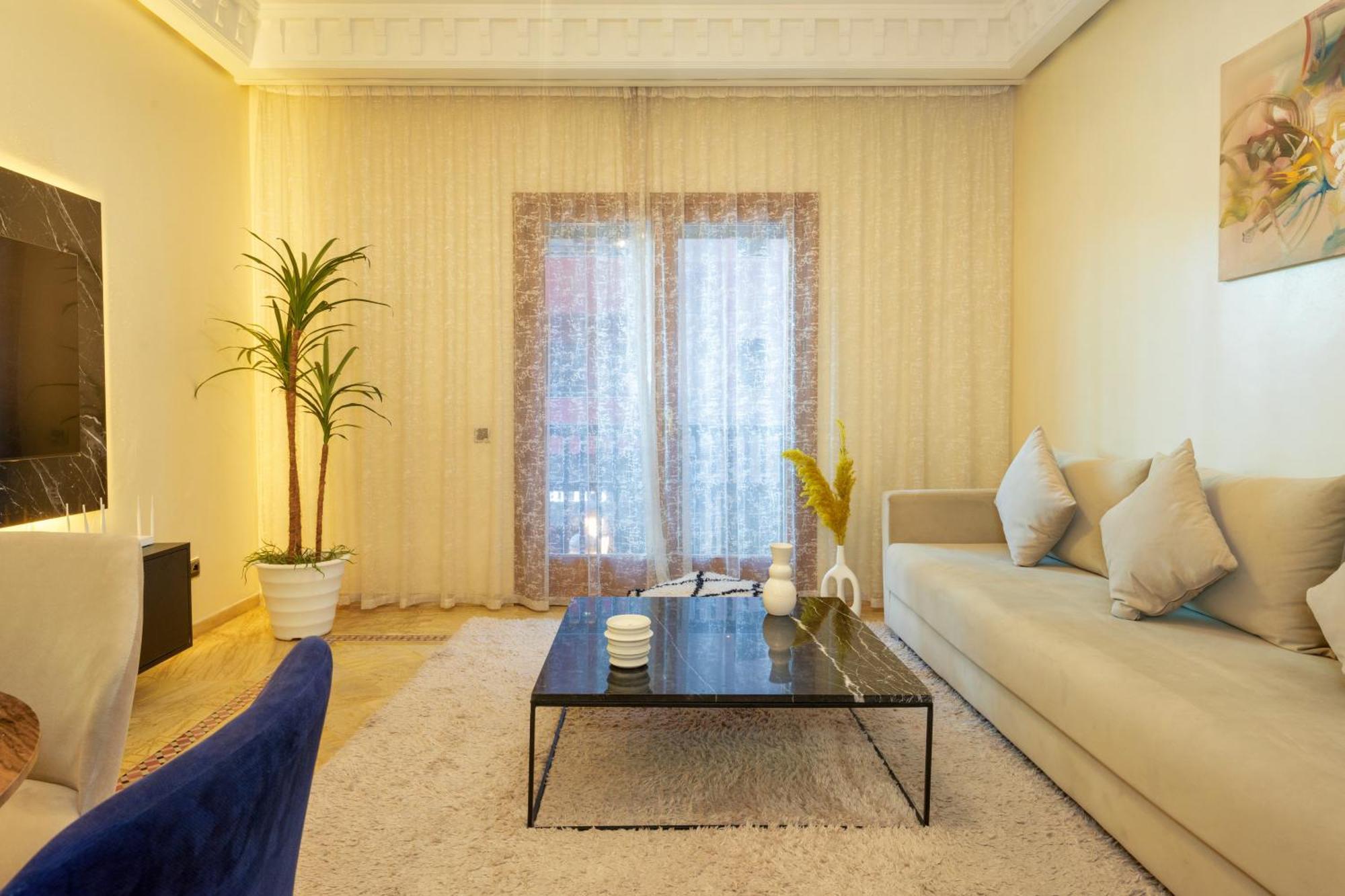 Appartement Haut Standing Gueliz Plaza Avec Vue Marrakesh Bagian luar foto
