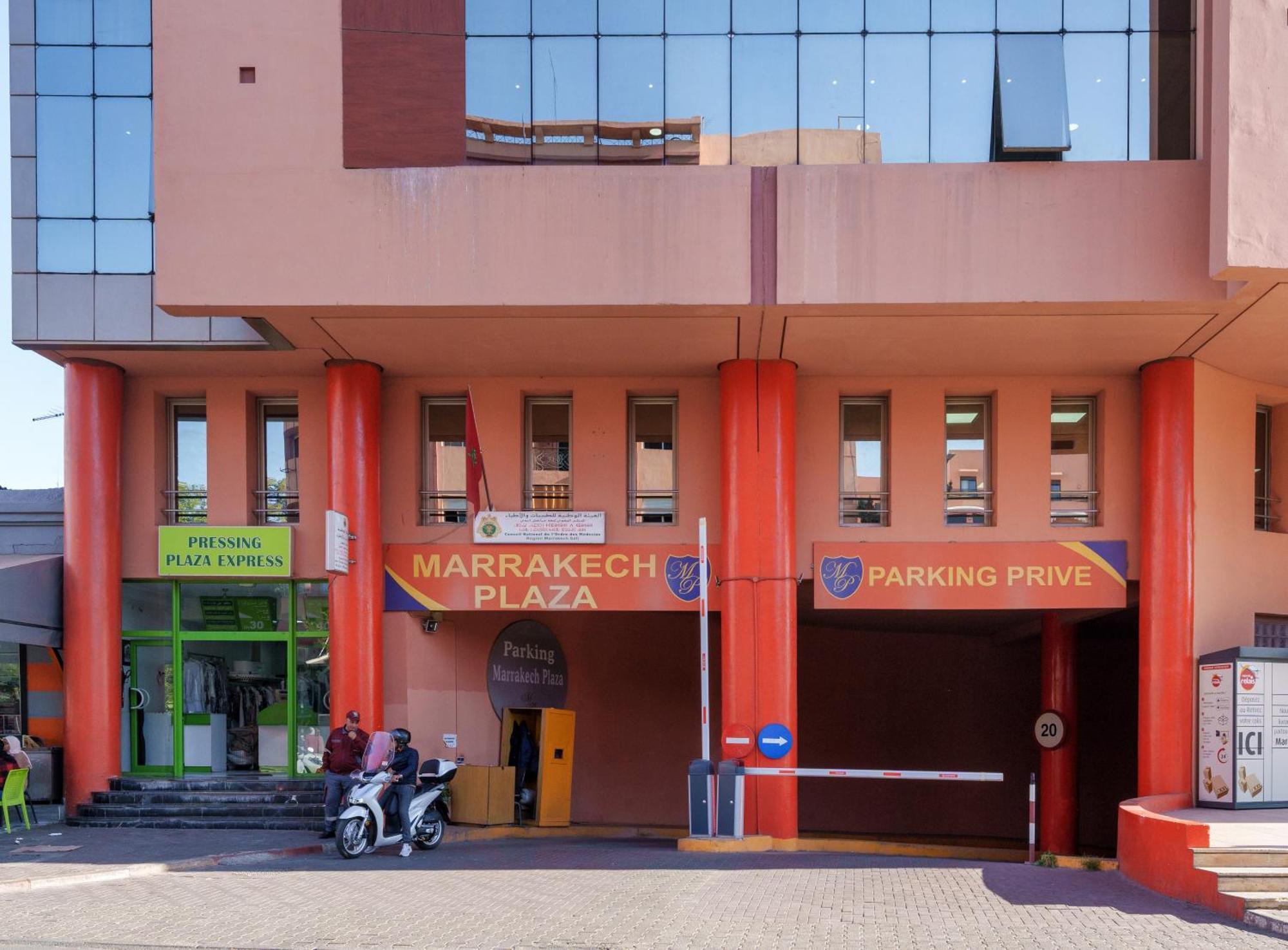 Appartement Haut Standing Gueliz Plaza Avec Vue Marrakesh Bagian luar foto